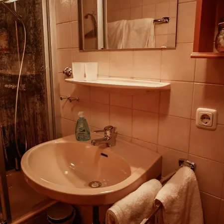 ゲストハウス Gaestehaus Berghof 